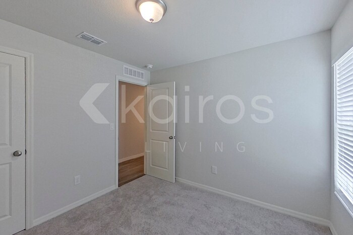 Building Photo - 1156 Sword St