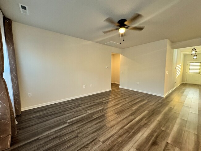 Building Photo - Room in House on Bedrock Rd