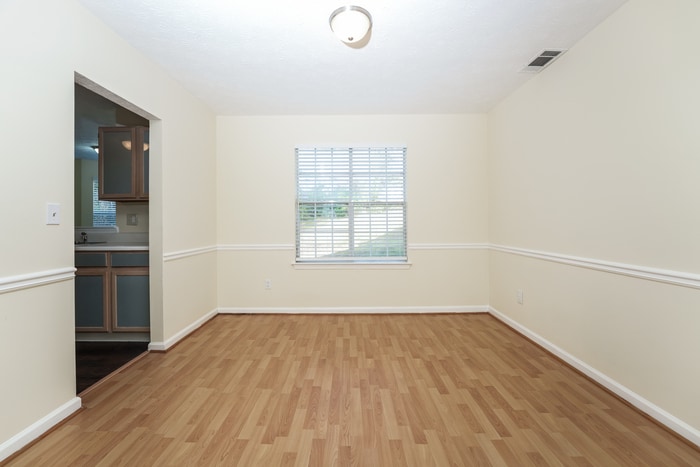 Building Photo - 725 Stonebrook Dr