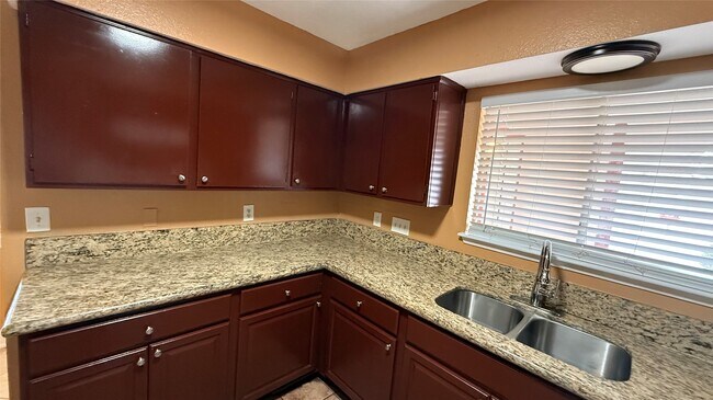 Building Photo - 12024 Tambourine Dr