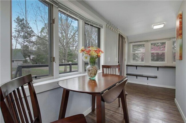 Building Photo - 3 Bedroom Single Home on the North Side of...