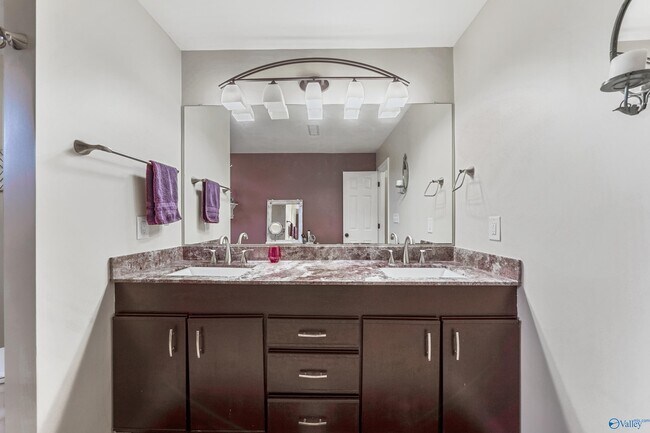 Building Photo - 10007 Meredith Ln SE