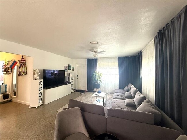 Building Photo - 1441 Miami Rd