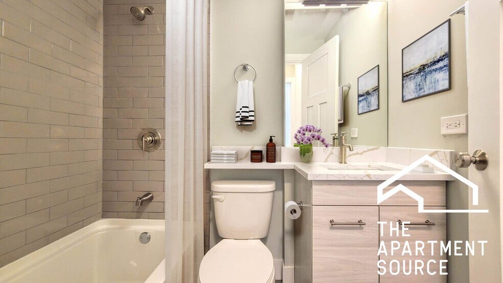 Building Photo - 454 W Barry Ave