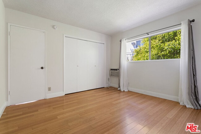 Building Photo - 11947 Kiowa Ave