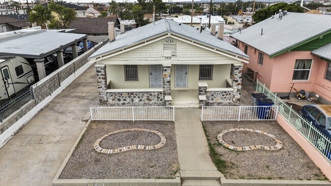Building Photo - 3418 Yandell Dr
