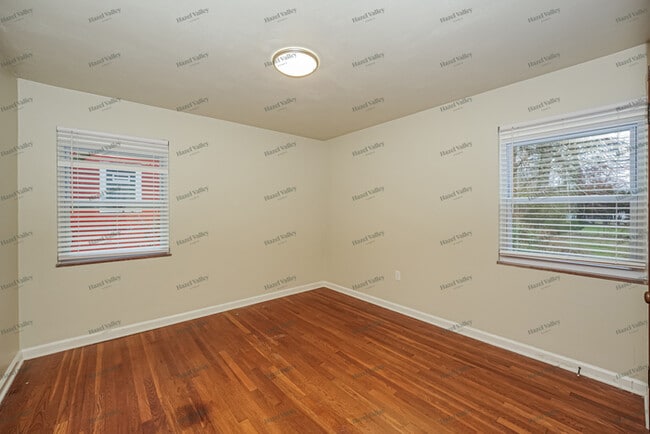 Building Photo - 84 Hartman St