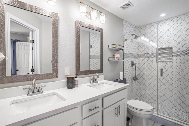 Building Photo - 3012 N Highland Ave