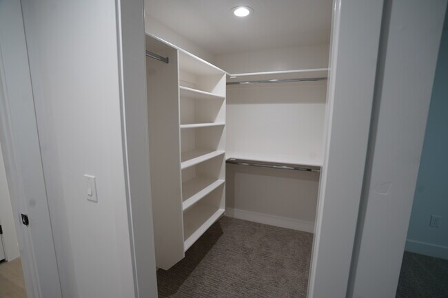 Building Photo - 428 S 975 W