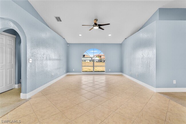 Building Photo - 1715 NE 2nd Ave