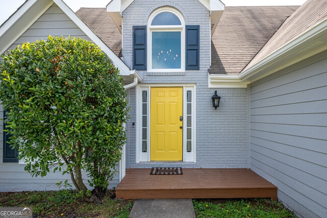 Building Photo - 13 Windfield Dr
