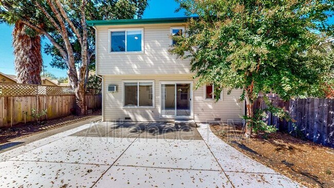 Building Photo - 1520 Humboldt St