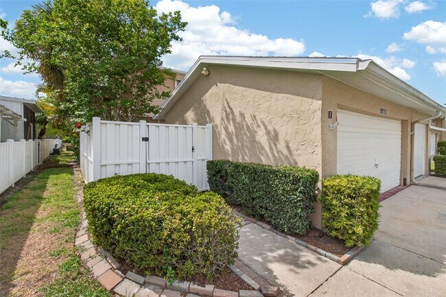 Building Photo - 6660 Cape Hatteras Way NE