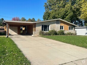 Building Photo - Charming Mid-Century Modern 3 bedroom on t...