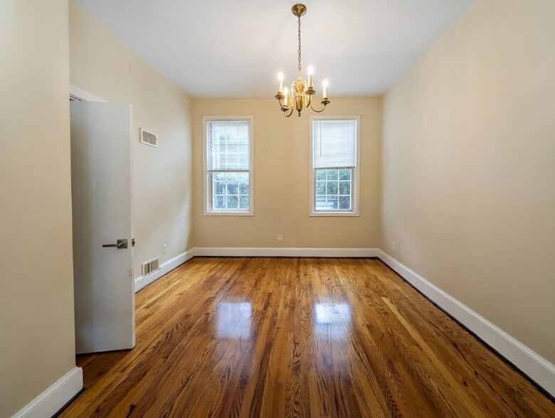 Building Photo - 519 Independence Ave SE