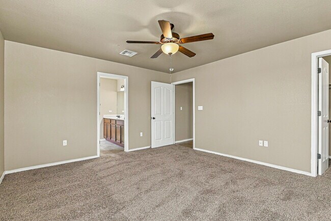 Building Photo - 14352 S Cave Ave