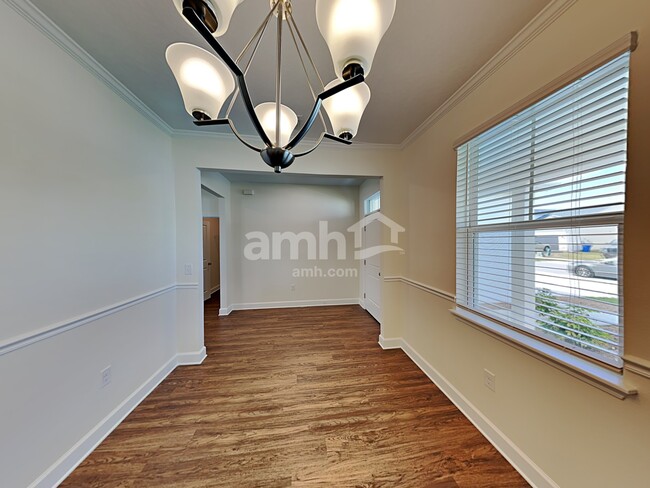 Building Photo - 407 Pine Terrace Drive