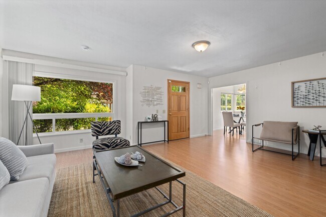 Building Photo - 15701 Stone Ave N
