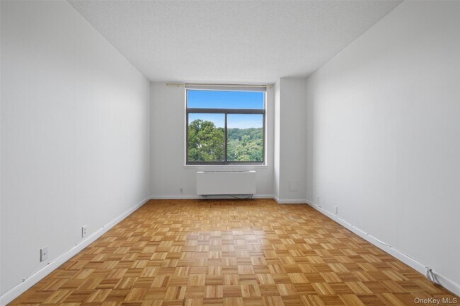 Building Photo - 35 N Chatsworth Ave