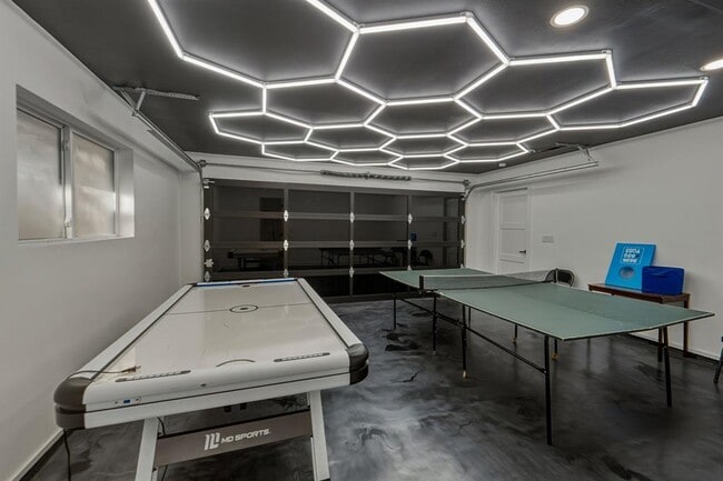 Building Photo - 2107 Lewood Cir