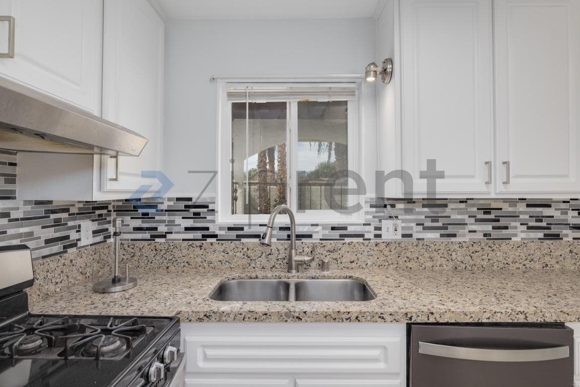 Building Photo - 43160 Virginia Ave