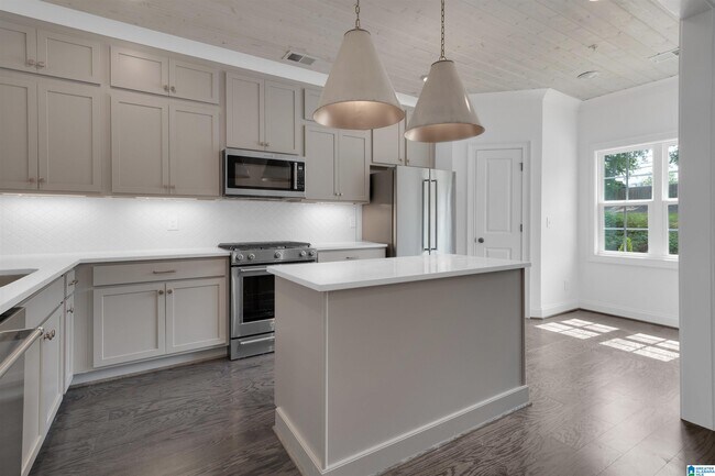 Building Photo - 4228 Oakview Ln