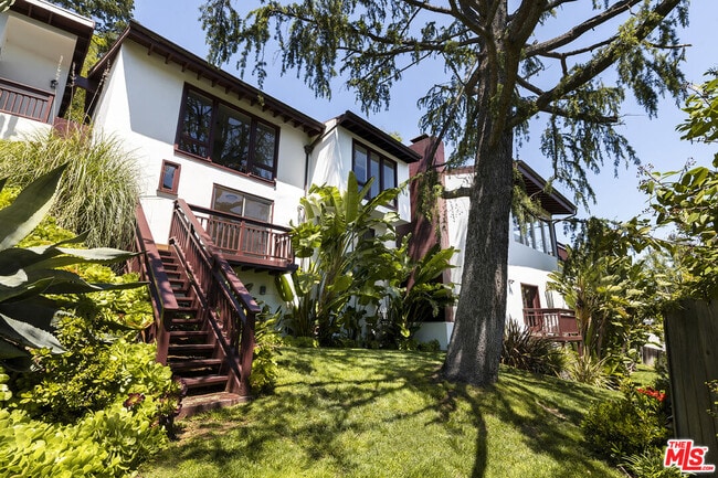 Building Photo - 2251 Sunset Heights Dr