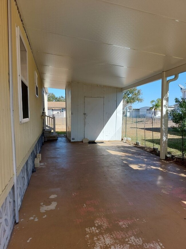 Building Photo - 55+ Community Home in Saralake Estates – 2 Bed / 2 Bath