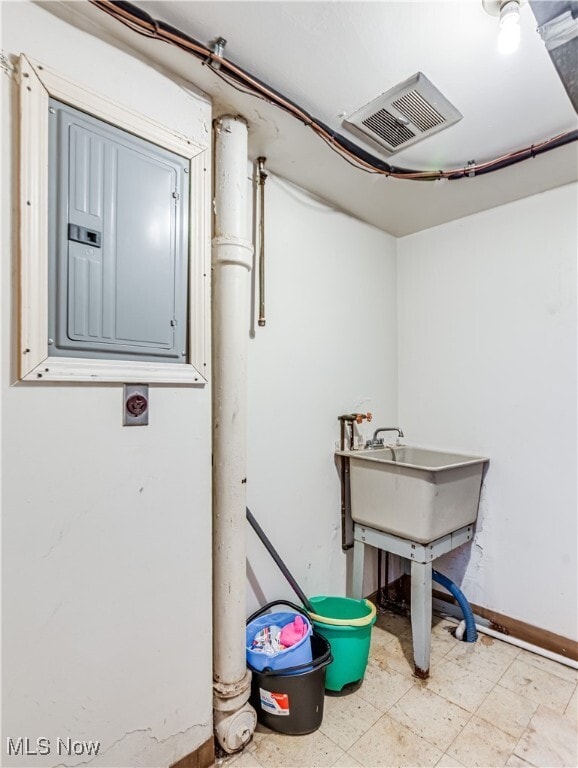 Building Photo - 1038 Saxon Ave