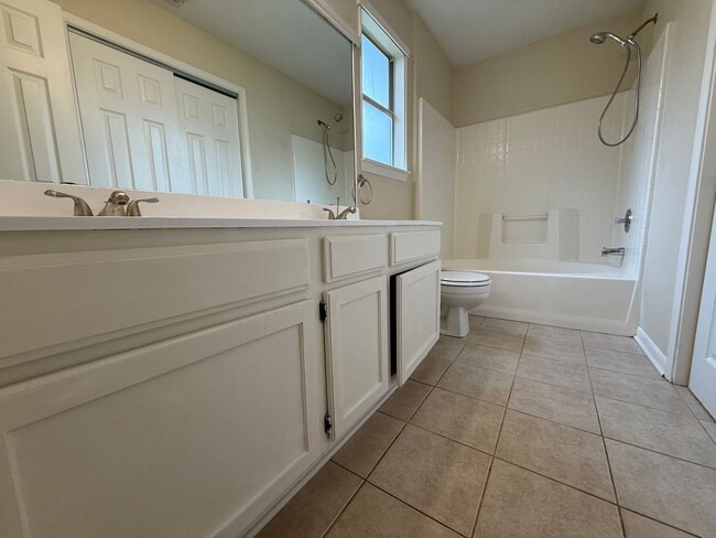 Building Photo - 2409 Pixton Dr