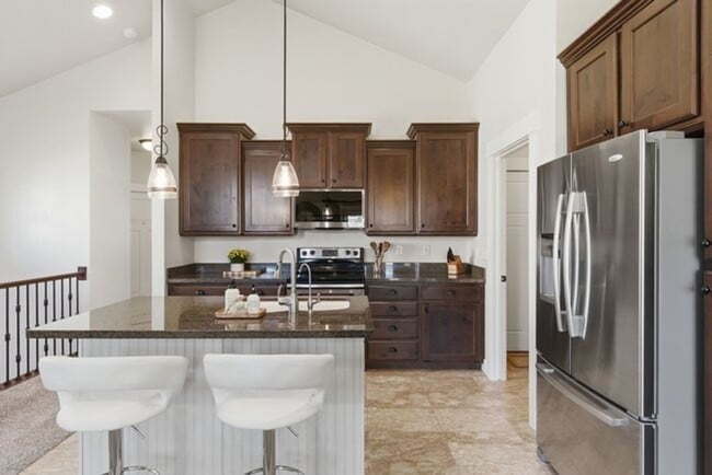 Building Photo - Beautiful Riverton Townhome in Gated Community!