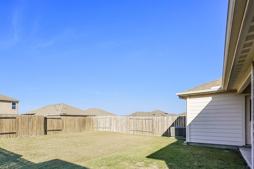 Building Photo - 157 Aaron St