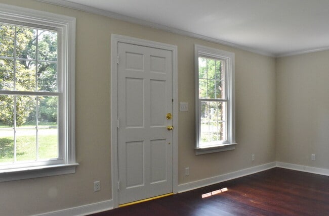 Building Photo - 3 BR, 2 BA West End Rancher