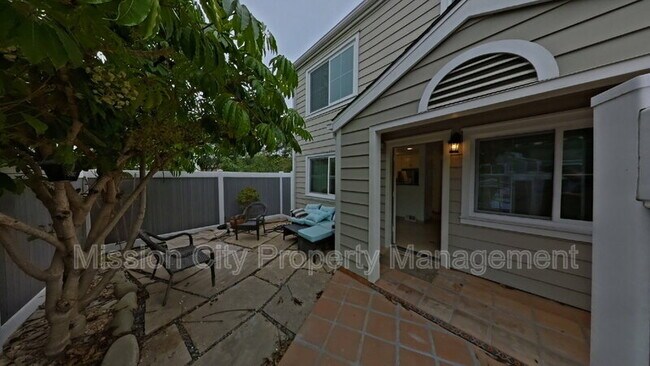 Building Photo - 432 Via Rosa
