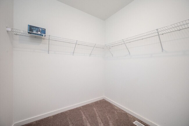 Building Photo - 542 Boulevard NE