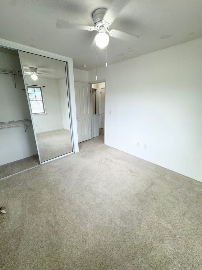 Building Photo - Rarely available 3/2.5 townhome in Kapolei!