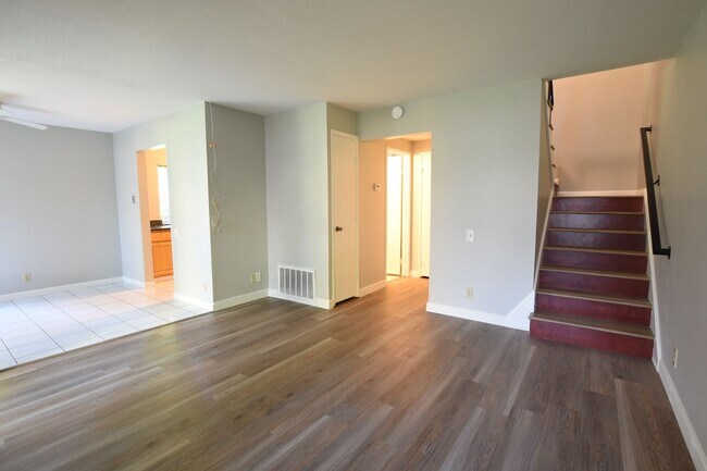 Building Photo - Remodeled and Clean 3 Bedroom 1.5 Bath Townhouse in South San Jose