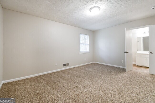 Building Photo - 2815 Fox Hall Ln N