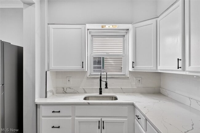 Building Photo - 231 E 210th St