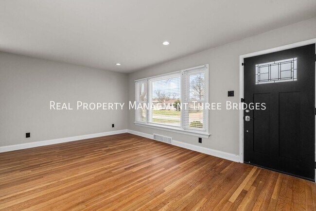 Building Photo - 110 Birchwood Dr