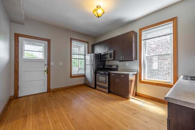 Building Photo - 3110 W Fullerton Ave