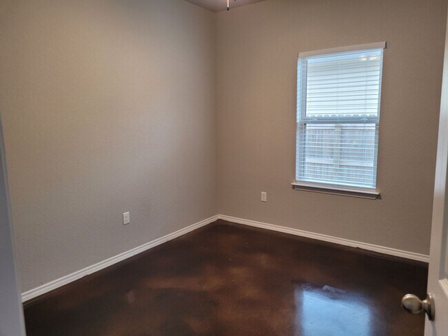 Building Photo - 3BD 2BA Seguin