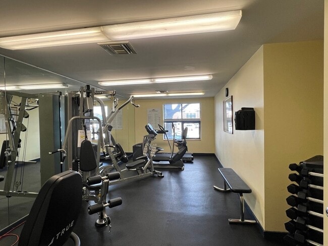 Building Photo - 170 Gore St