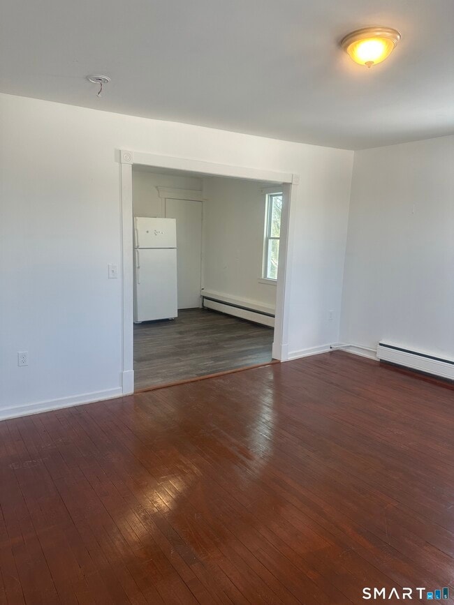 Building Photo - 125 N Harwinton Ave