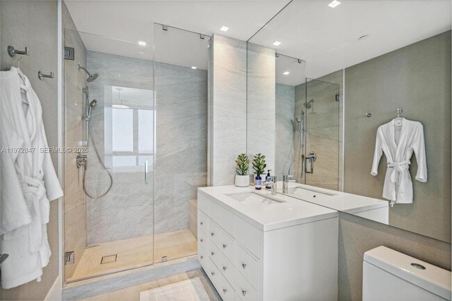 Building Photo - 100 South Pointe Dr