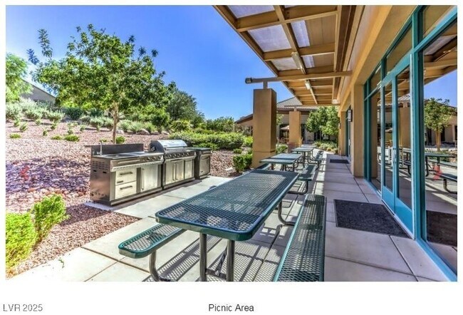 Building Photo - 2535 Jada Dr