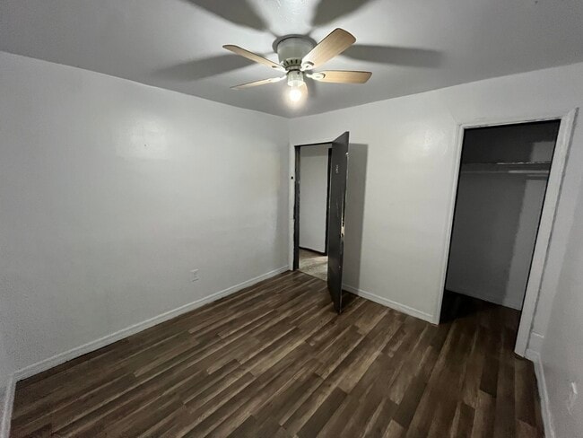 Building Photo - 1507 Ave I