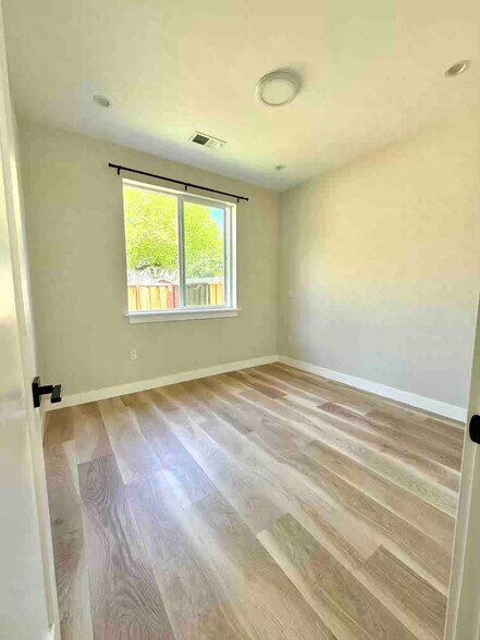 Building Photo - 7780 Inverness Dr