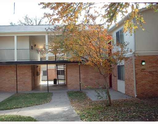 Building Photo - Plainsman Apartments