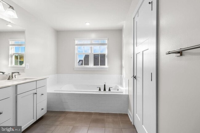 Building Photo - 2305 Wadlow Ln